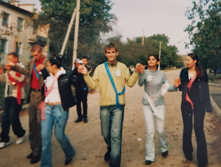 De pe vremea cand nuntile erau in corturi. Ionel Istrati a scos din arhiva o fotografie cu el vornicel De pe vremea cand nuntile erau in corturi. Ionel Istrati a scos din arhiva o fotografie cu el vornicel