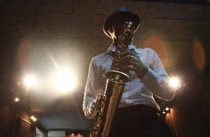 Cu barca pe ritmuri de saxofon! Sergiu Drugus: „Asa locatii se aleg pentru a face o surpriza pentru o persoana draga” Cu barca pe ritmuri de saxofon! Sergiu Drugus: „Asa locatii se aleg pentru a face o surpriza pentru o persoana draga”