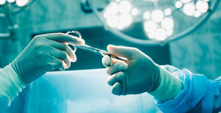 Recuperarea rapida – unul dintre avantajele principale ale interventiilor minim invazive. „Cu 20-30 de ani in urma, toti chirurgii sa straduiau sa faca incizii cat mai mari, se vorbea ca „chirurg mare, incizie mare."