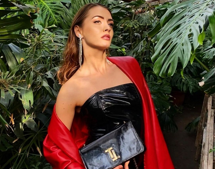 O geanta made in Moldova, creata din piele de crocodil, vanduta cu 800 de euro. Cristina Timofti: „Mi-a luat ceva timp sa o fac, pentru ca a fost lucru de mana.”