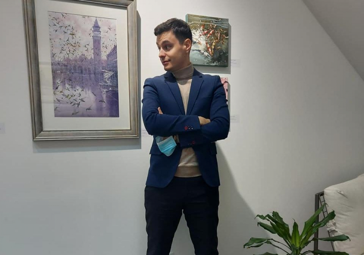 Invazie de animale si pasari in noua expozitie dedicata pandemiei a pictorului Eugen Gorean. „Omul nu este cel mai important de pe pamant.”
Invazie de animale si pasari in noua expozitie dedicata pandemiei a pictorului Eugen Gorean. „Omul nu este cel mai important de pe pamant.”