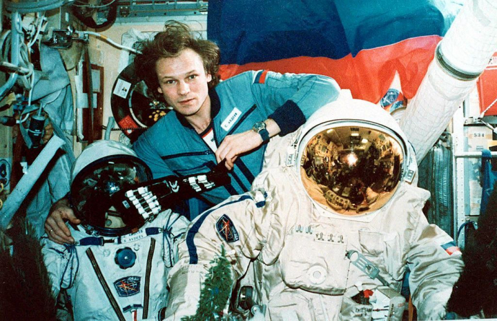 Ce faceau, in anii 90, cosmonautii rusi pe statia spatiala Mir: „Pentru a tine organismul in forma” Ce faceau, in anii 90, cosmonautii rusi pe statia spatiala Mir: „Pentru a tine organismul in forma”