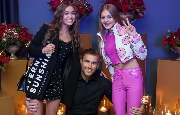 Ionel Istrati: „De la fane, la invitate speciale.” Cum aratau Iuliana si Ana Beregoi, alaturi de interpret in 2010