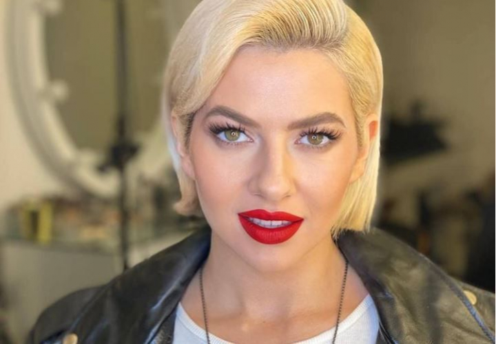 Ce frumoase sunt surorile Lidiei Buble! Vedeta s-a fotografiat cu trei dintre ele, iar fanii au reactionat imediat
Ce frumoase sunt surorile Lidiei Buble! Vedeta s-a fotografiat cu trei dintre ele, iar fanii au reactionat imediat