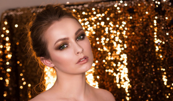 Trucuri pentru machiajul perfect de Revelion! Liubov OJOG, make-up artist: „Anul viitor este anul bivolului alb-metalic si ar fi de dorit in nuantele tinutelor, make-up-ului sa predomine ceva metalic.”