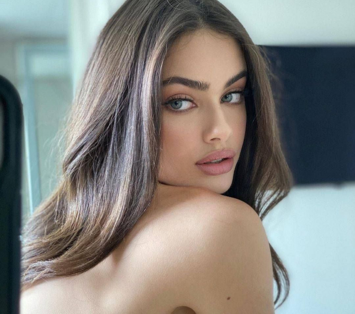 Cine este Yael Shelbia, desemnata „femeia cu cel mai frumos chip din lume”
Cine este Yael Shelbia, desemnata „femeia cu cel mai frumos chip din lume”