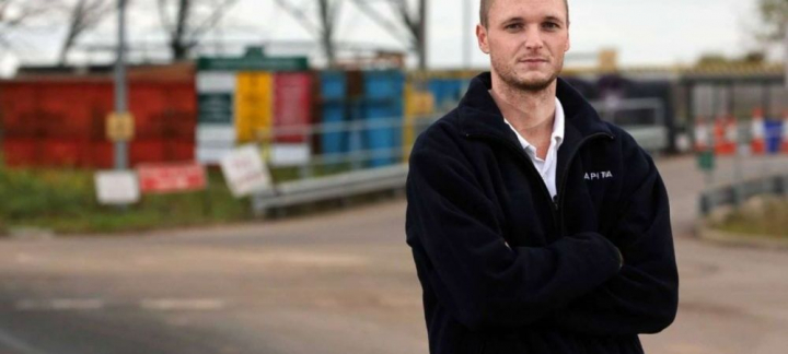 El e omul care a aruncat 100 de milioane de dolari la GUNOI! Oricine poate acum sa-i gaseasca! Ce gafa colosala a putut sa faca
