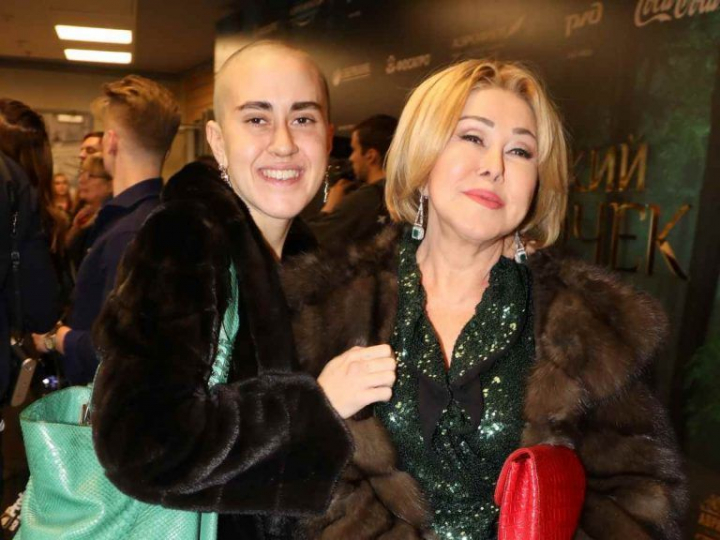 Alla Pugaciova a facut-o de rusine pe fiica lui Lyubov Uspenskaya Alla Pugaciova a facut-o de rusine pe fiica lui Lyubov Uspenskaya