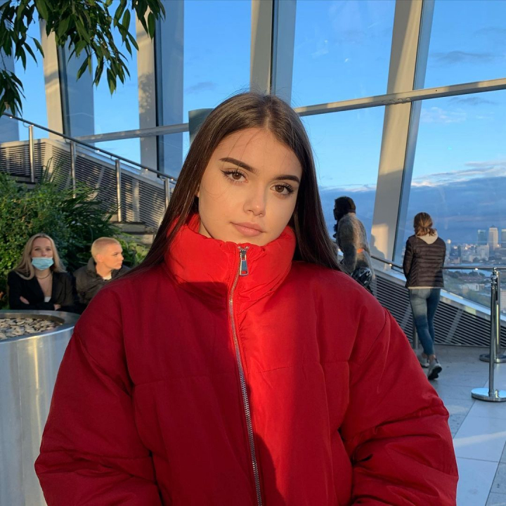 Ionela Tarus a deschis o scoala de dans tocmai la Londra, impreuna cu sora sa. „Am intalnit multi moldoveni aici, care au copilasi doritori sa danseze si am decis sa deschidem studioul nostru.” Ionela Tarus a deschis o scoala de dans tocmai la Londra, impreuna cu sora sa. „Am intalnit multi moldoveni aici, care au copilasi doritori sa danseze si am decis sa deschidem studioul nostru.”