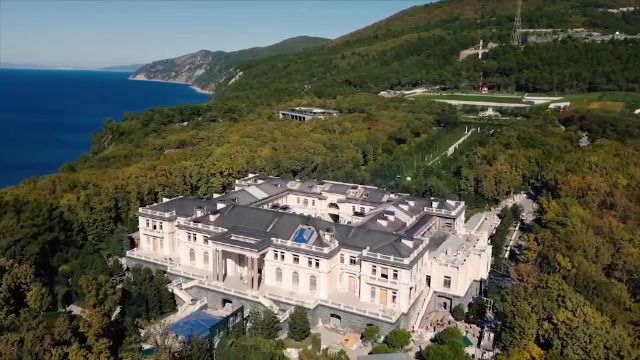 Cum arata „Palatul lui Putin”. Proprietatea de pe Malul Marii Negre de 39 de ori mai mare decat Monaco Cum arata „Palatul lui Putin”. Proprietatea de pe Malul Marii Negre de 39 de ori mai mare decat Monaco
