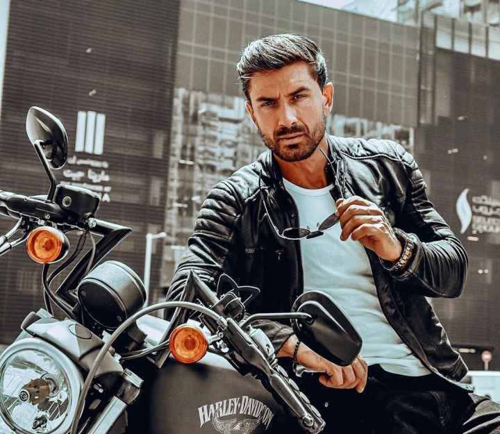 "Happy 34". Cum si-a sarbatorit Victor Suiu ziua de nastere. Surpriza pe care i-au facut-o prietenii "Happy 34". Cum si-a sarbatorit Victor Suiu ziua de nastere. Surpriza pe care i-au facut-o prietenii