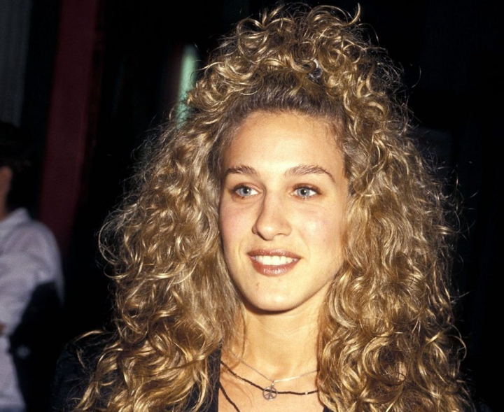 Cea mai stilata coafura a anilor '80, revine. Vedetele care au ales acest trend. Incearca si tu buclele permanente Cea mai stilata coafura a anilor '80, revine. Vedetele care au ales acest trend. Incearca si tu buclele permanente