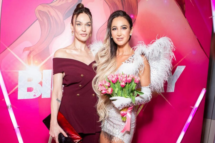 Olga Buzova, imbracata in rochie cu 50 de mii de cristale Swarovski la petrecerea dedicata zilei sale de nastere. Ce vedete i-au fost alaturi Olga Buzova, imbracata in rochie cu 50 de mii de cristale Swarovski la petrecerea dedicata zilei sale de nastere. Ce vedete i-au fost alaturi