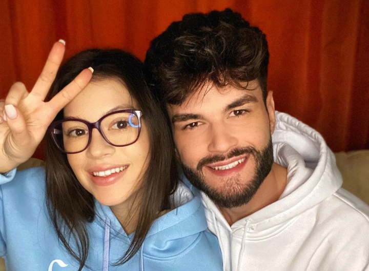 Cleopatra Stratan, in acelasi pat cu iubitul ei la bustul gol Cleopatra Stratan, in acelasi pat cu iubitul ei la bustul gol