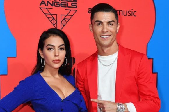 Au intrat in piscina si n-au mai tinut cont de nimic. Imagini fierbinti cu Cristiano Ronaldo si iubita fotomodel
Au intrat in piscina si n-au mai tinut cont de nimic. Imagini fierbinti cu Cristiano Ronaldo si iubita fotomodel