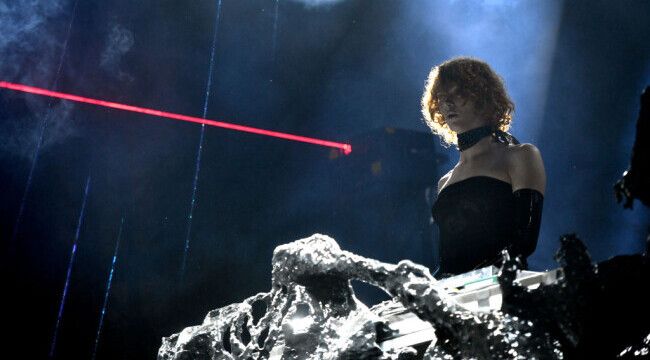 A urcat pentru a privi luna plina si a murit. Cantareata care a murit la doar 34 de ani, din cauza unui accident subit A urcat pentru a privi luna plina si a murit. Cantareata care a murit la doar 34 de ani, din cauza unui accident subit