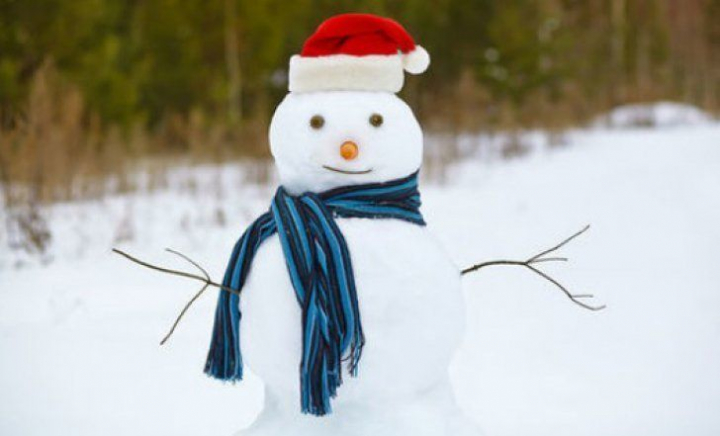 Cel mai deosebit om de zapada, dupa chipul si asemanarea unui moldovean. Radu Zaplitnii: „Multi dintre prieteni mi-au zis: ce, ti-ai facut monument?” Cel mai deosebit om de zapada, dupa chipul si asemanarea unui moldovean. Radu Zaplitnii: „Multi dintre prieteni mi-au zis: ce, ti-ai facut monument?”