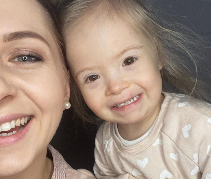 Ludmila Adamciuc si fiica ei Beatrice se pregatesc pentru operatia fetitei: „10 ore in spital, dar o senzatie ca avem deja 10 zile” Ludmila Adamciuc si fiica ei Beatrice se pregatesc pentru operatia fetitei: „10 ore in spital, dar o senzatie ca avem deja 10 zile”