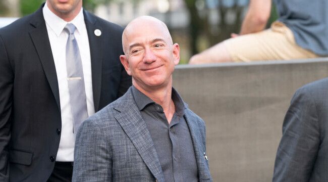 Jeff Bezos se va retrage din functia de CEO al companiei Amazon. Ce va face in continuare Jeff Bezos se va retrage din functia de CEO al companiei Amazon. Ce va face in continuare