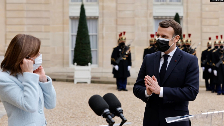 Stil si rafinament! Aceste cuvinte o descriu pe Maia Sandu. Ce tinuta a ales Presedintele Republicii Moldova la intalnirea cu omologul sau francez, Emmanuel Macron Stil si rafinament! Aceste cuvinte o descriu pe Maia Sandu. Ce tinuta a ales Presedintele Republicii Moldova la intalnirea cu omologul sau francez, Emmanuel Macron