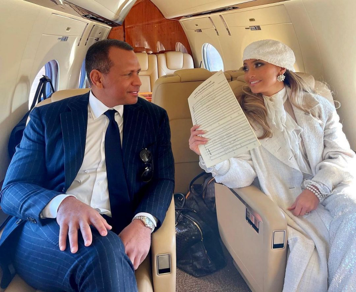 Iubitul lui Jennifer Lopez - suspectat de infidelitate. Conversatiile si apelurile telefonice secrete ale lui Alex Rodriguez sunt motivul Iubitul lui Jennifer Lopez - suspectat de infidelitate. Conversatiile si apelurile telefonice secrete ale lui Alex Rodriguez sunt motivul