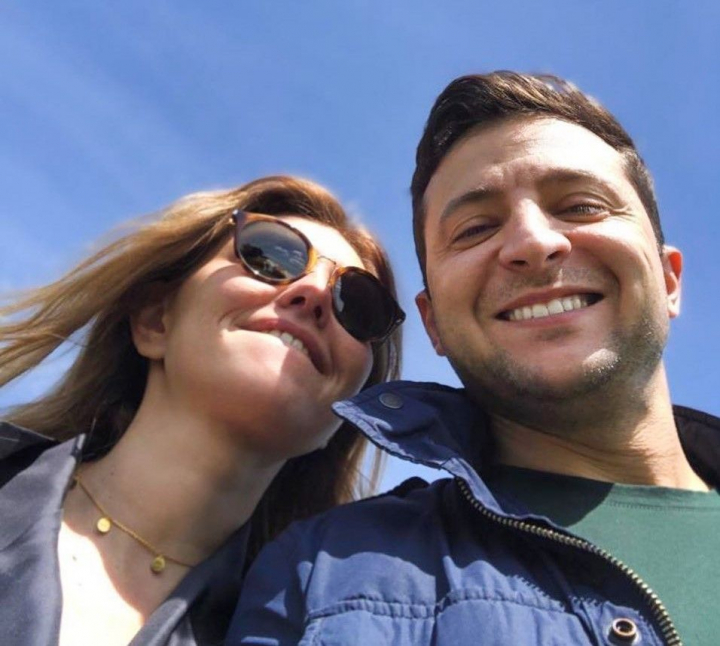 Se cunosc din facultate, iar dragostea lor e ca in prima zi! Mesajul emotionant al lui Vladimir Zelenski pentru sotia lui, cu ocazia zilei de nastere Se cunosc din facultate, iar dragostea lor e ca in prima zi! Mesajul emotionant al lui Vladimir Zelenski pentru sotia lui, cu ocazia zilei de nastere