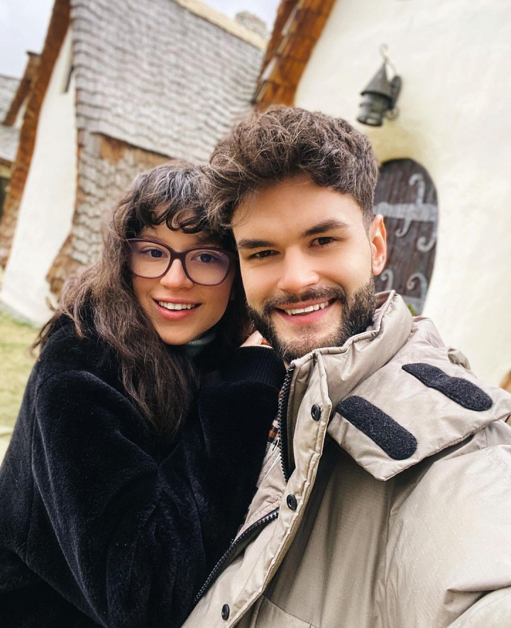 Cleopatra Stratan si Edward Sanda - sarbatoresc un an de relatie: "Anul in care ne-am impartasit toata iubirea din lume si pe care o vom transmite reciproc inca 100 de ani inainte!"