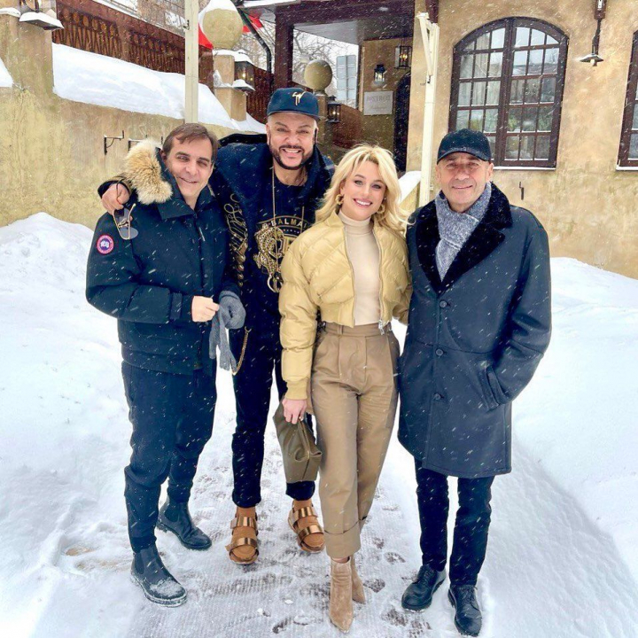 Glumesc si se distreaza ca cei mai buni prieteni. Natalia Gordienko - in compania starurilor rusesti, Filip Kirkorov, Igor Krutoy Glumesc si se distreaza ca cei mai buni prieteni. Natalia Gordienko - in compania starurilor rusesti, Filip Kirkorov, Igor Krutoy