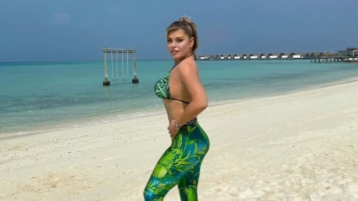 Loredana Groza s-a pozat goala in cada, iar fanii au reactionat imediat: „Cine o fi fericitul care iti face poze” Loredana Groza s-a pozat goala in cada, iar fanii au reactionat imediat: „Cine o fi fericitul care iti face poze”