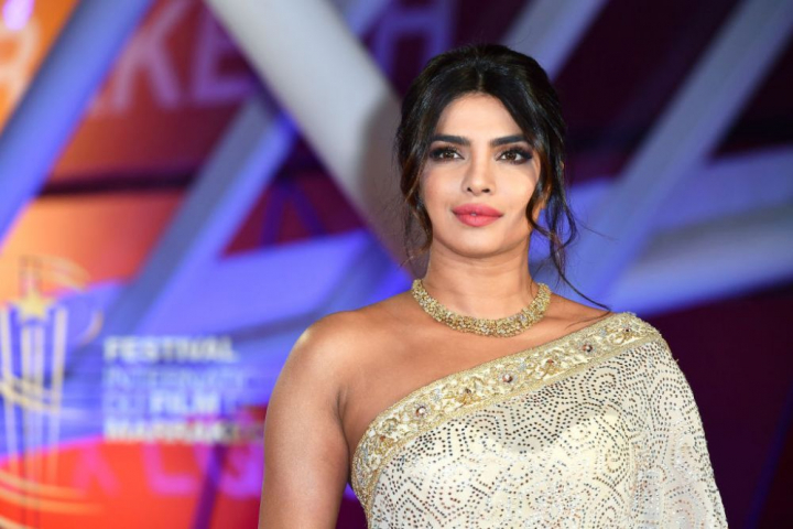 Cum arata Priyanka Chopra in lenjerie intima, la 20 de ani de cand a castigat titlul de cea mai frumoasa femeie din lume? E de nerecunoscut intr-un pictorial pentru o celebra revista de moda