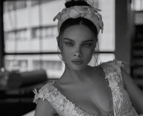 Coafuri pentru nunta: tendinte 2021. Ce trebuie sa stii daca te mariti anul acesta Coafuri pentru nunta: tendinte 2021. Ce trebuie sa stii daca te mariti anul acesta