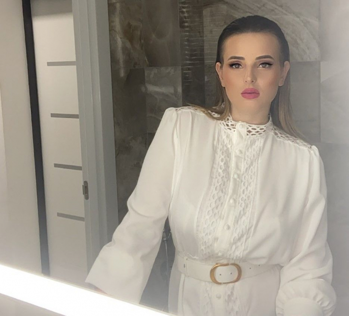 Si-a petrecut cele mai frumoase momente din viata ei departe de ochii publici, acum insa tanara mamica, Lia Taburcean arata foarte bine si se pregateste de noi proiecte Si-a petrecut cele mai frumoase momente din viata ei departe de ochii publici, acum insa tanara mamica, Lia Taburcean arata foarte bine si se pregateste de noi proiecte