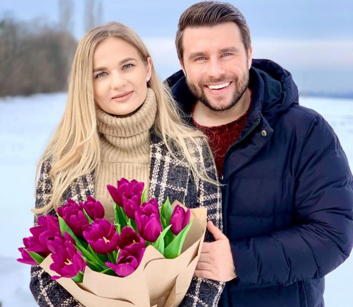 Interviu exclusiv cu Dorin Galben si Violeta Scrisu. Motivul incredibil care i-a facut pe cei doi jurnalisti sa se indragosteasca Interviu exclusiv cu Dorin Galben si Violeta Scrisu. Motivul incredibil care i-a facut pe cei doi jurnalisti sa se indragosteasca