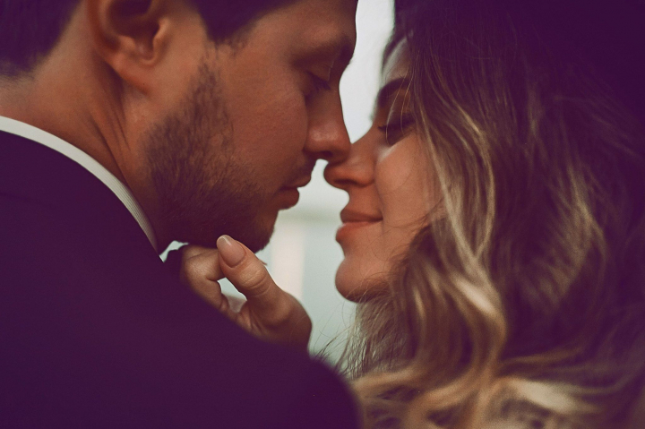 EA - romantica si visatoare, EL - pragmatic si calculat. Cum a avut loc cererea in casatorie, dar si cum se vad peste 50 de ani, prezentatoarea PRO TV, Vlada Mardari si sotul ei, Tudor : "Cu inca 3 copii, 5 nepoti si...ah da, cu inca vreo 3 pisici si 2 caini" EA - romantica si visatoare, EL - pragmatic si calculat. Cum a avut loc cererea in casatorie, dar si cum se vad peste 50 de ani, prezentatoarea PRO TV, Vlada Mardari si sotul ei, Tudor : "Cu inca 3 copii, 5 nepoti si...ah da, cu inca vreo 3 pisici si 2 caini"