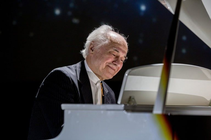 In ziua in care implineste 84 de ani, maestrul Eugen Doga isi aminteste de cea care i-a dat viata: „Iubiti parintii cat sunt in viata” In ziua in care implineste 84 de ani, maestrul Eugen Doga isi aminteste de cea care i-a dat viata: „Iubiti parintii cat sunt in viata”