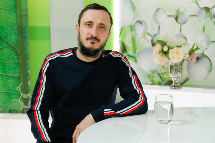 Imbracam sau nu caciulita bebelusului? Ce spune unul dintre cei mai populari pediatri de la noi, Mihai Stratulat: "Cu cat mai steril o sa cresti un copil, cu atat mai bolnavicios el o sa fie mai tarziu" - VIDEO Imbracam sau nu caciulita bebelusului? Ce spune unul dintre cei mai populari pediatri de la noi, Mihai Stratulat: "Cu cat mai steril o sa cresti un copil, cu atat mai bolnavicios el o sa fie mai tarziu" - VIDEO