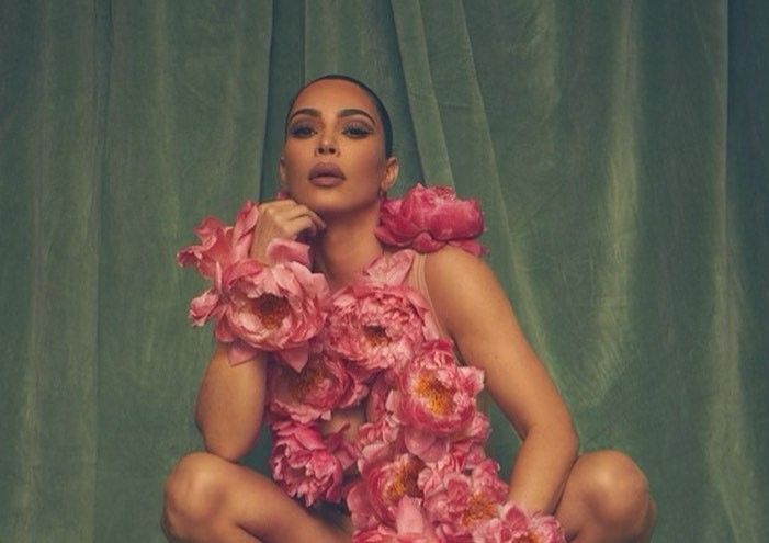 Atat de tare o oboseste divortul? Kim Kardashian a adormit in salonul de infrumusetare. Imaginea a devenit virala pe internet Atat de tare o oboseste divortul? Kim Kardashian a adormit in salonul de infrumusetare. Imaginea a devenit virala pe internet