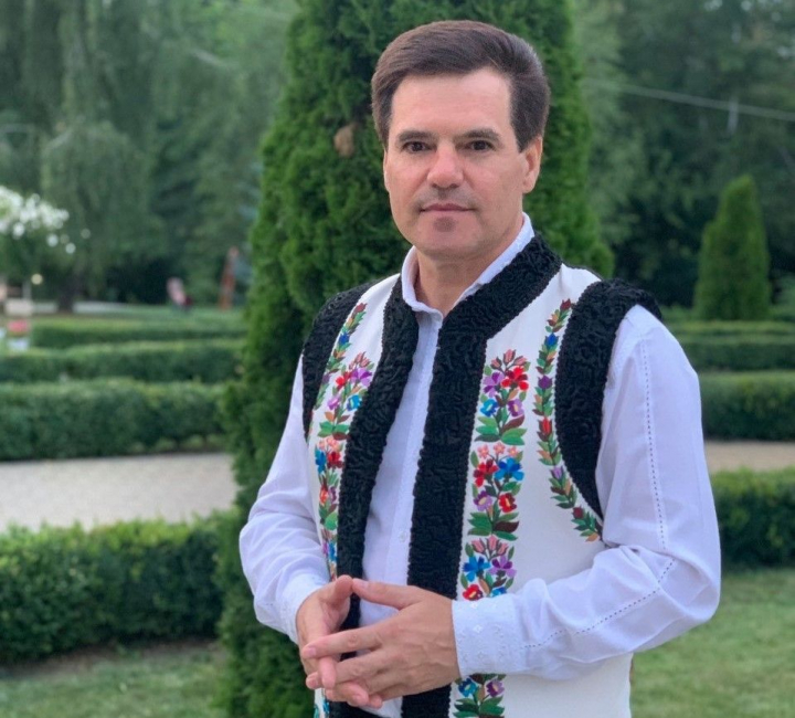 „Pentru ea sunt gata la orice" Cine este cea pentru care interpretul Igor Rusu e gata sa promita si luna de pe cer - VIDEO „Pentru ea sunt gata la orice" Cine este cea pentru care interpretul Igor Rusu e gata sa promita si luna de pe cer - VIDEO