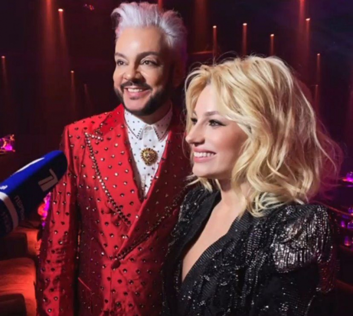 Filip Kirkorov a adunat spuma showbizului rusesc la prezentarea videoclipului Nataliei Gordienko. Printre invitati se numara Timati, Nikolai Baskov, Stas Mihailov si multe alte celebritati Filip Kirkorov a adunat spuma showbizului rusesc la prezentarea videoclipului Nataliei Gordienko. Printre invitati se numara Timati, Nikolai Baskov, Stas Mihailov si multe alte celebritati