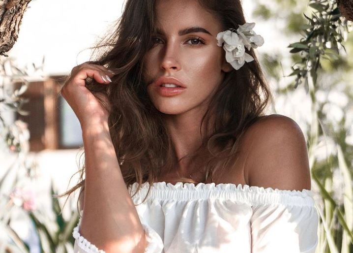 Lucia Javorcekova, cea mai fierbinte aparitie din acest an. Modelul a pozat nud, intr-un peisaj exotic Lucia Javorcekova, cea mai fierbinte aparitie din acest an. Modelul a pozat nud, intr-un peisaj exotic