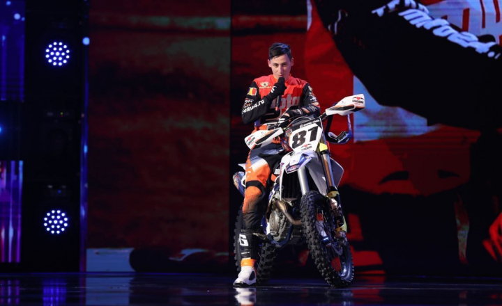 Talentul s-a vazut si din afara scenei de la Romanii au talent. Numarul spectaculos de motocross cu care George Cabal i-a uimit pe jurati. “Ma ia ameteala doar cand il vad!” - VIDEO Talentul s-a vazut si din afara scenei de la Romanii au talent. Numarul spectaculos de motocross cu care George Cabal i-a uimit pe jurati. “Ma ia ameteala doar cand il vad!” - VIDEO