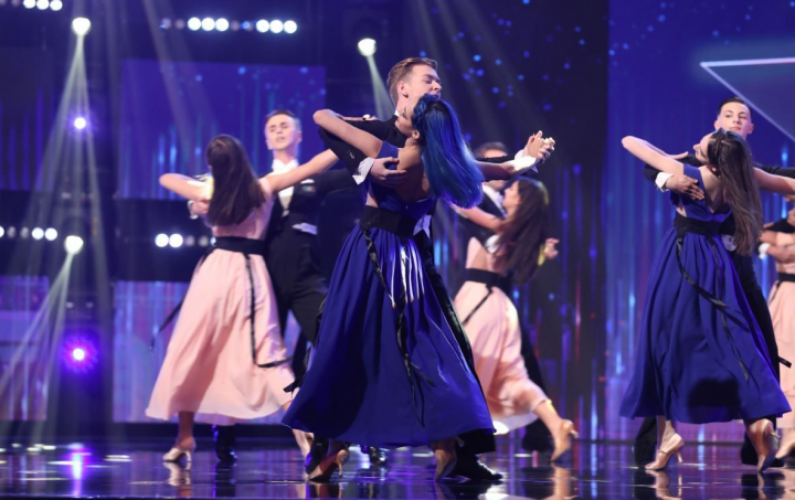 Au adus primavara in platou si au facut spectacol in pasi de vals pe acordurile lui Tudor Gheorghe. Momentul oferit de Pro Dance i-a ridicat in picioare pe Andra, Alexandra si Andi - VIDEO