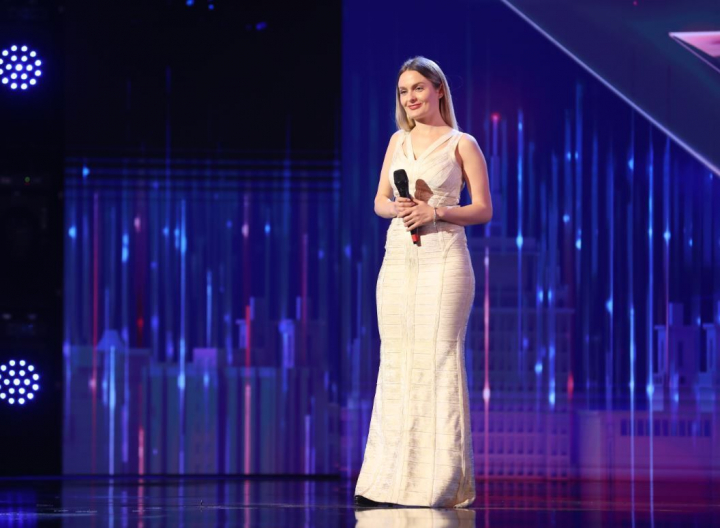 Are medalie la box, dar a pus manusile in cui si i-a uimit pe jurati cu un alt talent. Moldoveanca Cristina Buciucci a cantat dumnezeieste o arie dintr-o opera, pe scena de la Romanii au talent - VIDEO