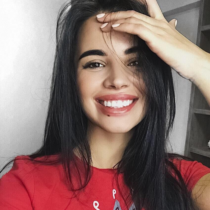 Femeia de afaceri, tanara mamica si influencer pe Instagram, Varvara Oprea, arata de milioane si are mare grija de pielea sa. Afla care este secretul frumusetii ei - VIDEO Femeia de afaceri, tanara mamica si influencer pe Instagram, Varvara Oprea, arata de milioane si are mare grija de pielea sa. Afla care este secretul frumusetii ei - VIDEO