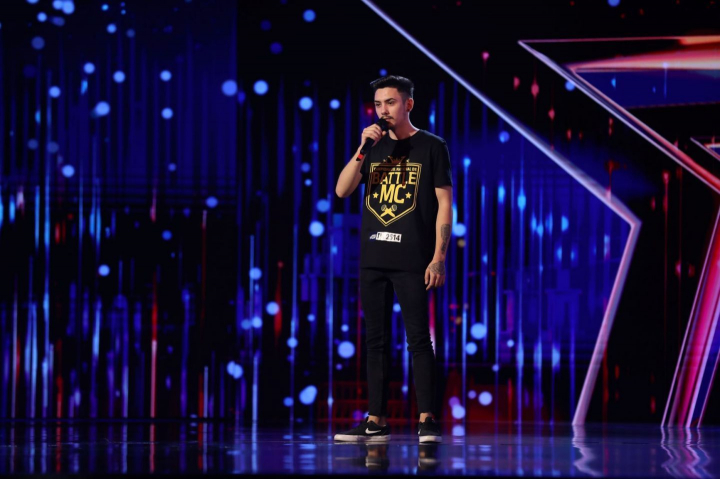 Constantin Puca este maestru la improvizat rime pe ritmuri hip-hop. Pavel Bartos: Bai, scoateti-l din priza!” - VIDEO Constantin Puca este maestru la improvizat rime pe ritmuri hip-hop. Pavel Bartos: Bai, scoateti-l din priza!” - VIDEO