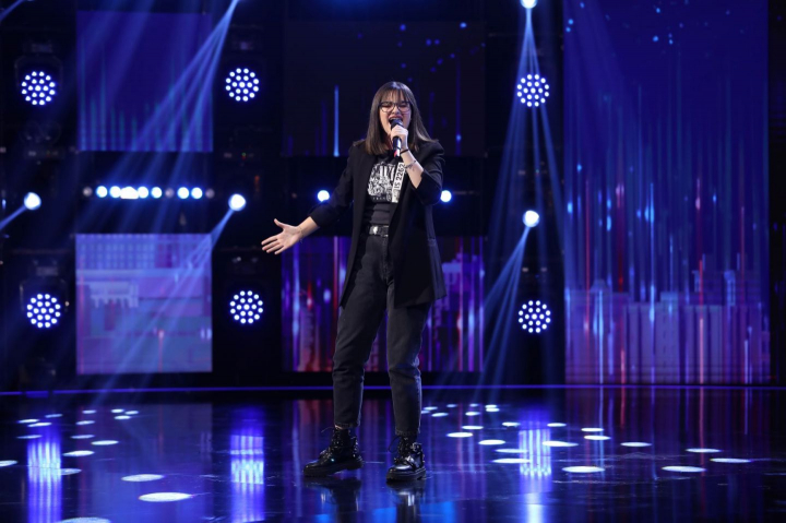 Rianna Rusu a reusit sa ridice juriul in picioare cu interpretarea sa, la Romanii au Talent. ”Esti genul de voce care poate sa dea valoare unei piese” - VIDEO