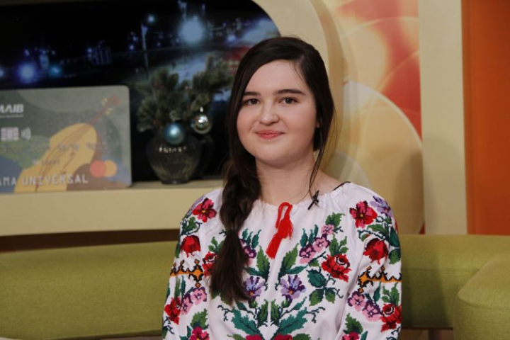 Interpretare emotionanta de la fiica lui Igor Cuciuc. Andreea a dedicat o piesa in limba ucraineana tuturor femeilor. Vezi cum suna vocea ei minunata - VIDEO