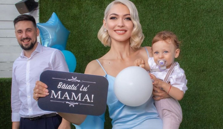 Vine barza. Interpreta Gloria Gorceag va deveni in curand mamica pentru a doua oara: "Cineva aici va fi fratiorul cel mare" - FOTO Vine barza. Interpreta Gloria Gorceag va deveni in curand mamica pentru a doua oara: "Cineva aici va fi fratiorul cel mare" - FOTO