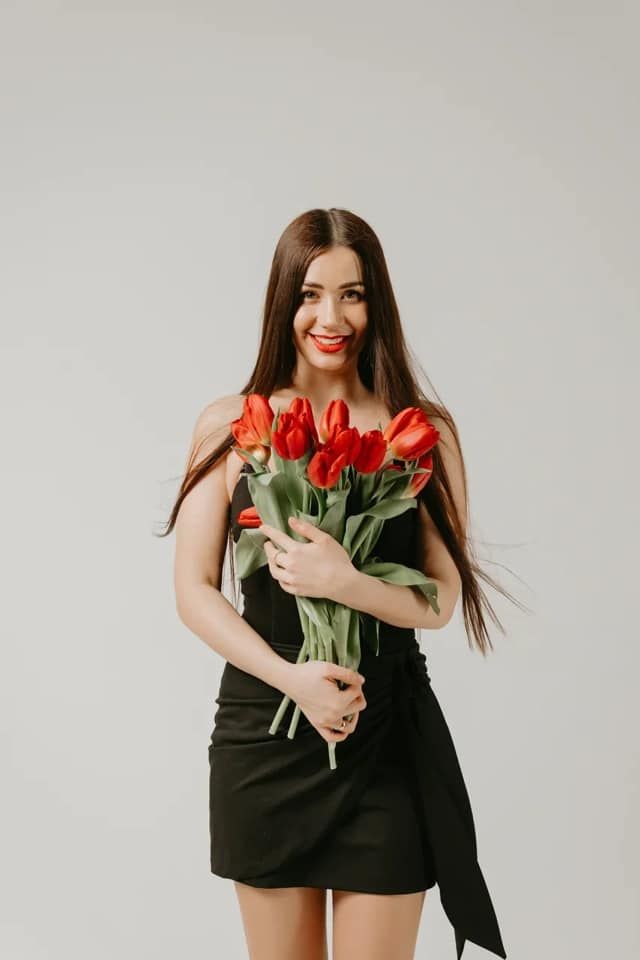 A fi Femeie inseamna...Irina Kovalsky, interpreta: "A fi persoana care inspira toata lumea cu bunatatea sa, dragostea si lumina sufleteasca ce radiaza din interior" - VIDEO A fi Femeie inseamna...Irina Kovalsky, interpreta: "A fi persoana care inspira toata lumea cu bunatatea sa, dragostea si lumina sufleteasca ce radiaza din interior" - VIDEO