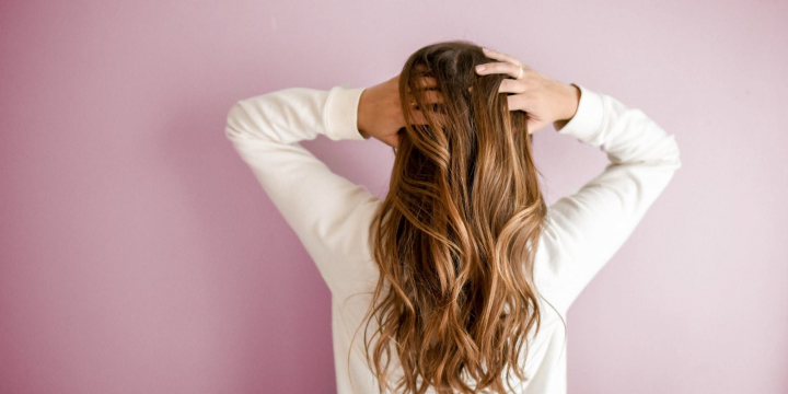 Cum sa previi caderea parului si ce proceduri speciale exista pentru a regenera firul de par? Ala MANOLI, MEDIC DERMATO-COSMETOLOG:  „Cel mai des se intalnesc cauzele hormonale, dereglarile hormonale ale glandei tiroide, dereglarile sexuale”